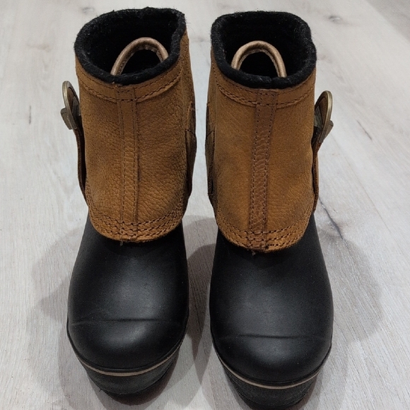 Sorel Women's Black and Tan Heeled Boots - Picture 2 of 10
